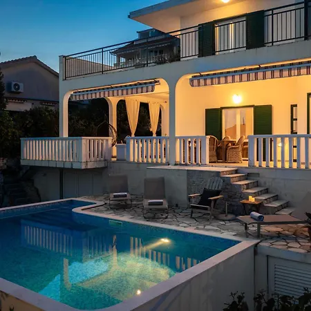 Gajeta Villa *