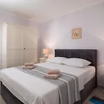 Gajeta Villa *