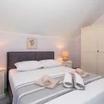 Gajeta Villa *